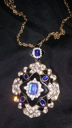Vintage womens pendant necklace