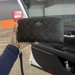 Coach Long Zip Around Wallet - Signature Canvas