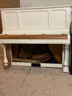 White piano