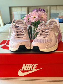 USED WOMENS NIKE AIR MAX EXCEE 8.5