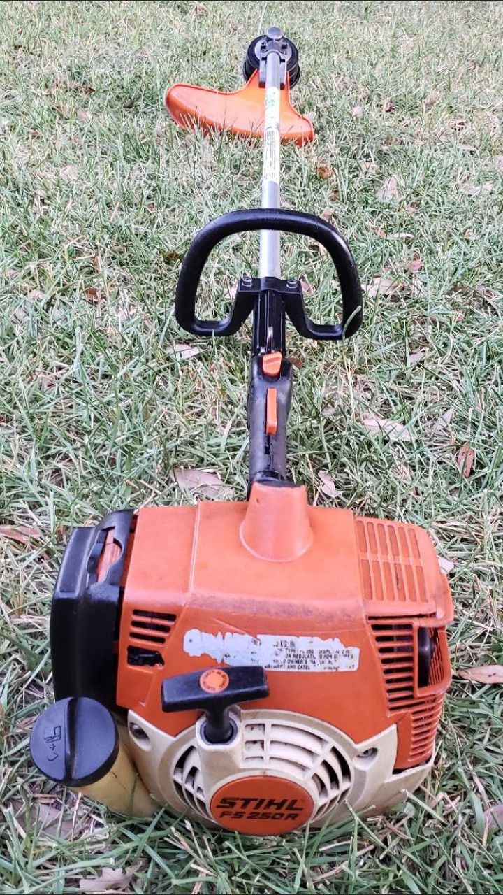 FOR SALE! STIHL FS250R WEED EATER. PICK UP ONLY THANKS
