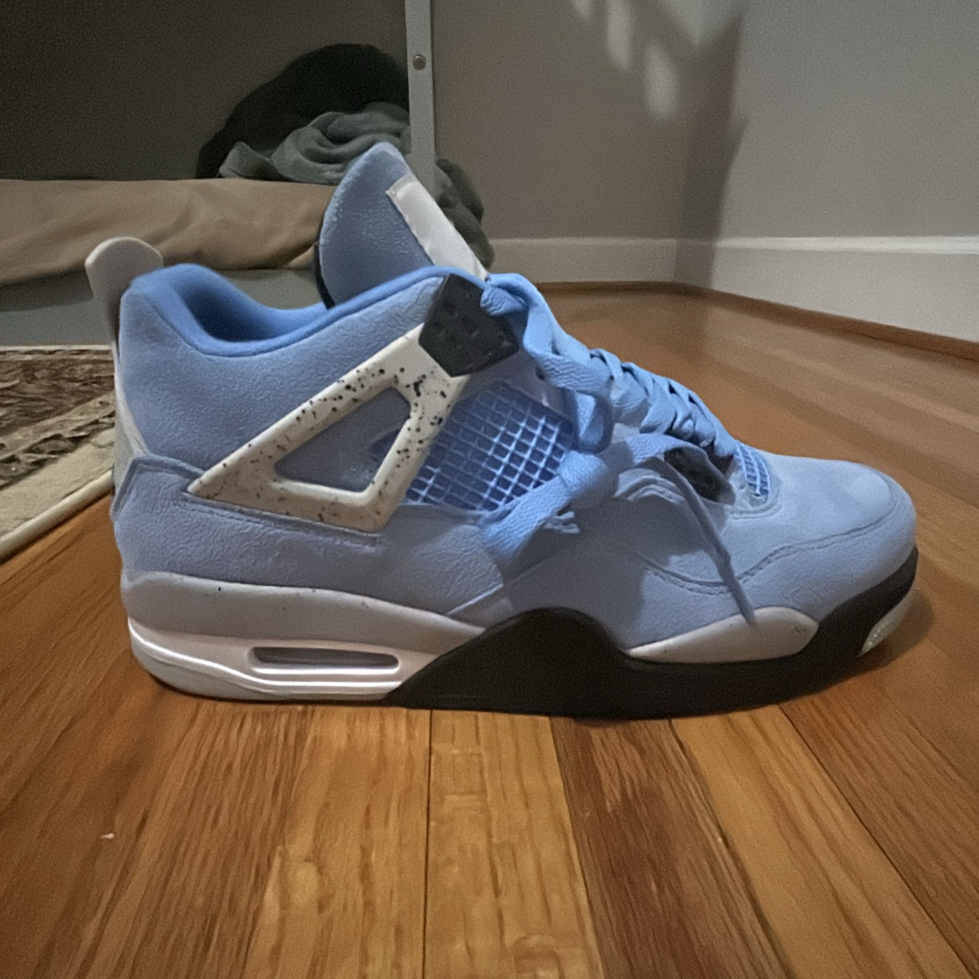 Jordan 4 University Blues