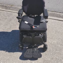 Power Wheelchair – $900 Quantum Q6 Edge 2.0 Manufacturer:  Pride Mobility     Upscale model. Pre-owned. Little used. Many Refinements. Fully operati