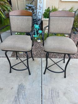 Swivel barstools