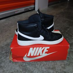 Nike Female Black And White Size 9 Shoes