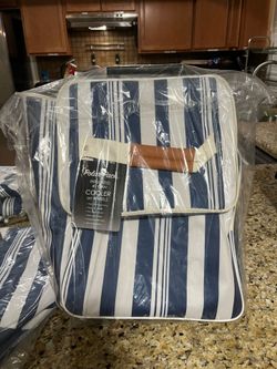 Couple polar pack items