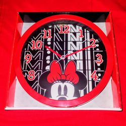 NEW Disney Limited Edition Minnie Mouse Wall Clock 