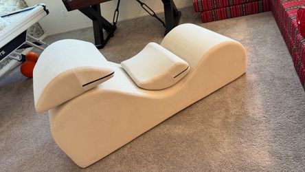 Ayana Esse Luvu Lounger – Like New with Addtional New Cover