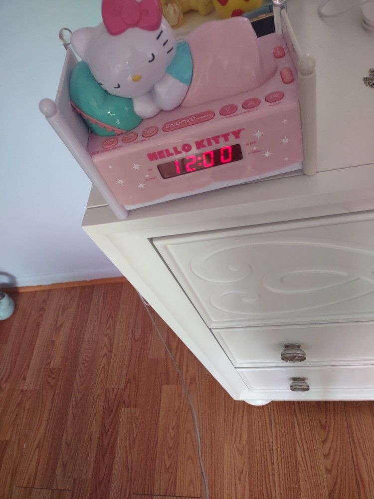 hello kitty kids clock