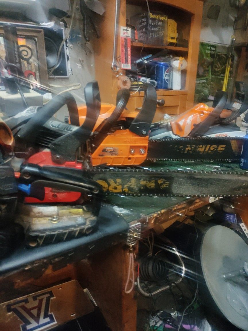 3 Chainsaws All Run