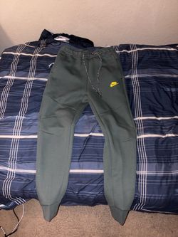 Nike Tech Pants (Green)