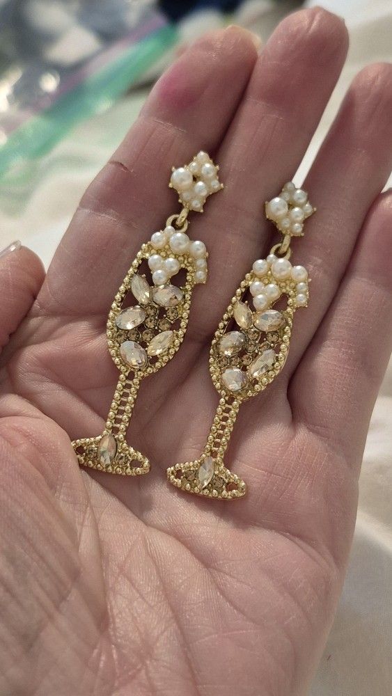 Adorable BUBBLY PEARLS OF CHAMPAGNE & GOLD TONE CRYSTALS EARRINGS 