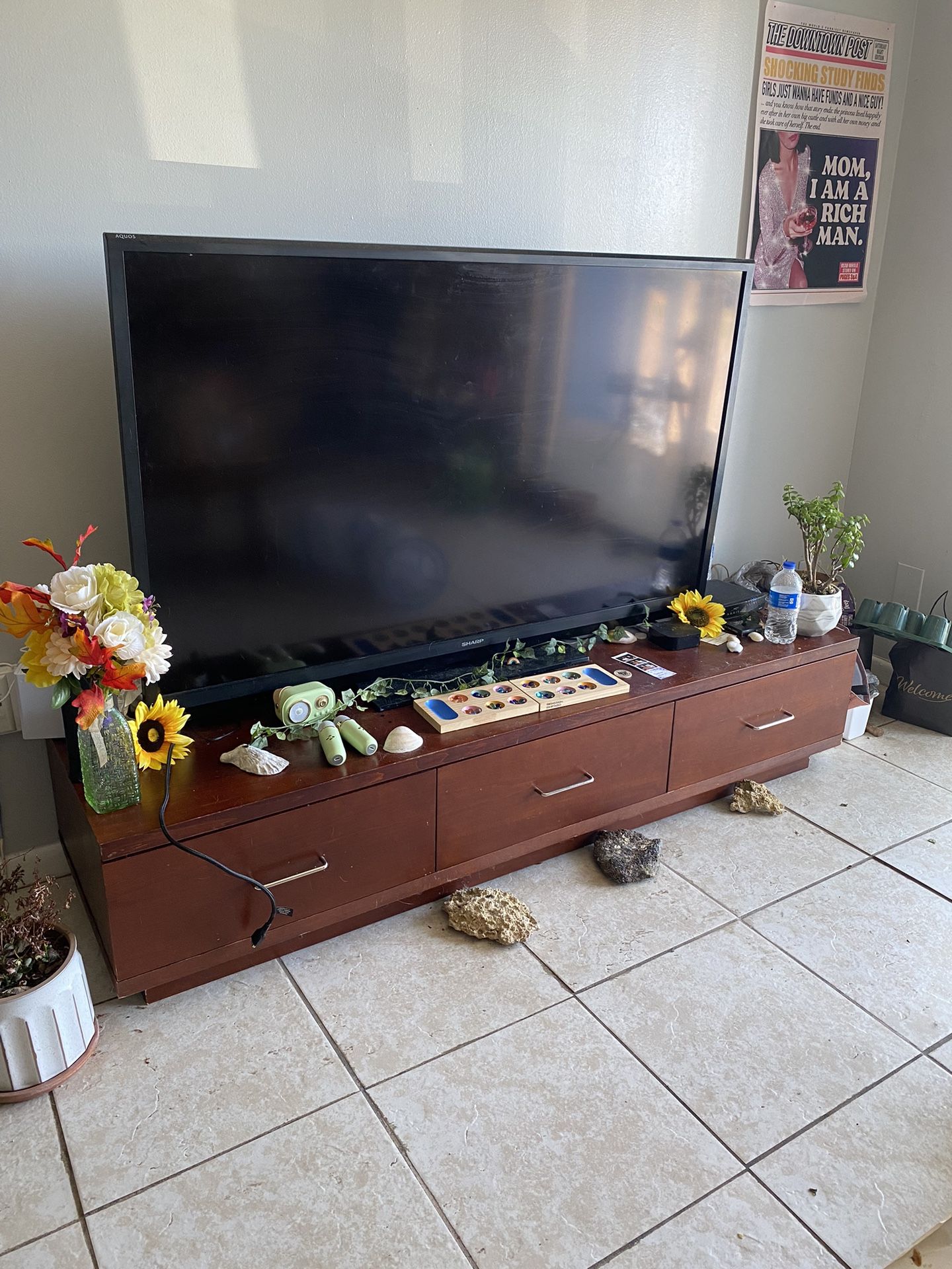 Tv With Stand And Apple Tv Connected