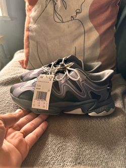 Woman’s adidas size 6