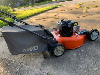 Husqvarna Self-Propelled Gas Lawn Mower (Briggs & Stratton)