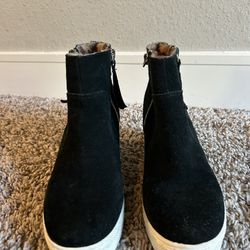Black Steve Madden Wedgie Sneaker (Women's) size 6 1/2.