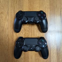 Sony PS4 Controllers (Set of 2)