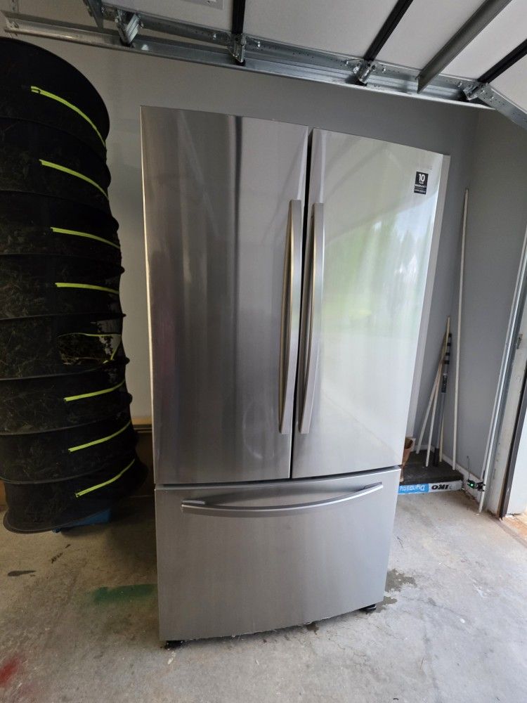 Samsung Stainless Steel French Door Refrigerator with Icemaker