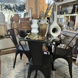 🍃Stylish modern round used glass dinning table and 4 BRAND new chairs  bothell $185 FIRM 35” 