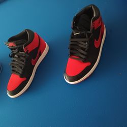 Nike shoes sneakers WORN ONCE