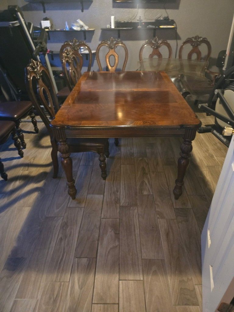Dining Room Wooden Table W/leaf And 8 Chairs