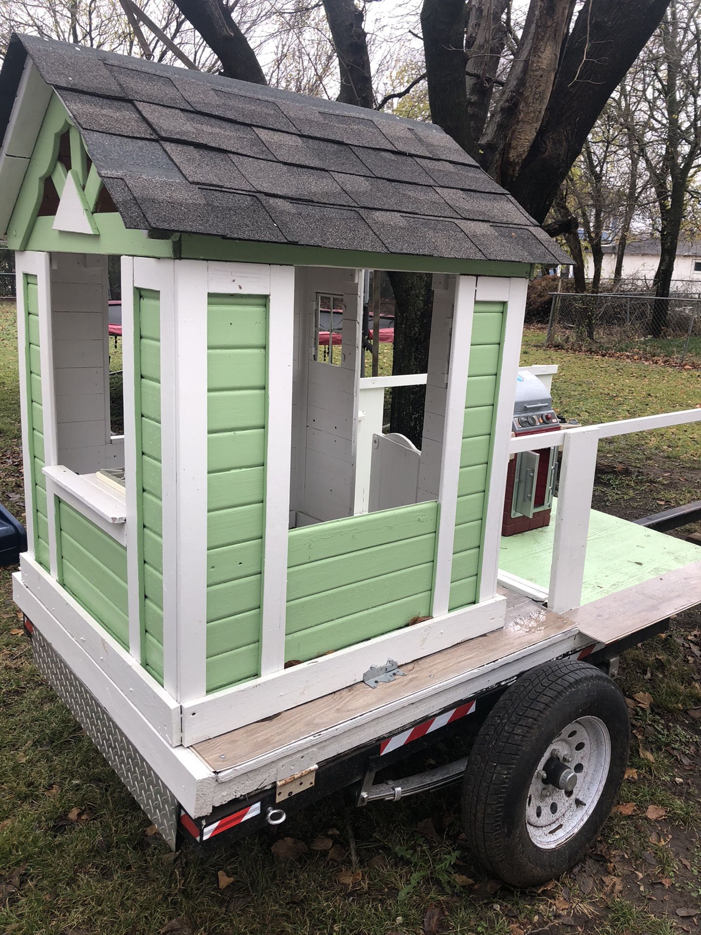 Trailer 4x8 w/Playhouse & Grill