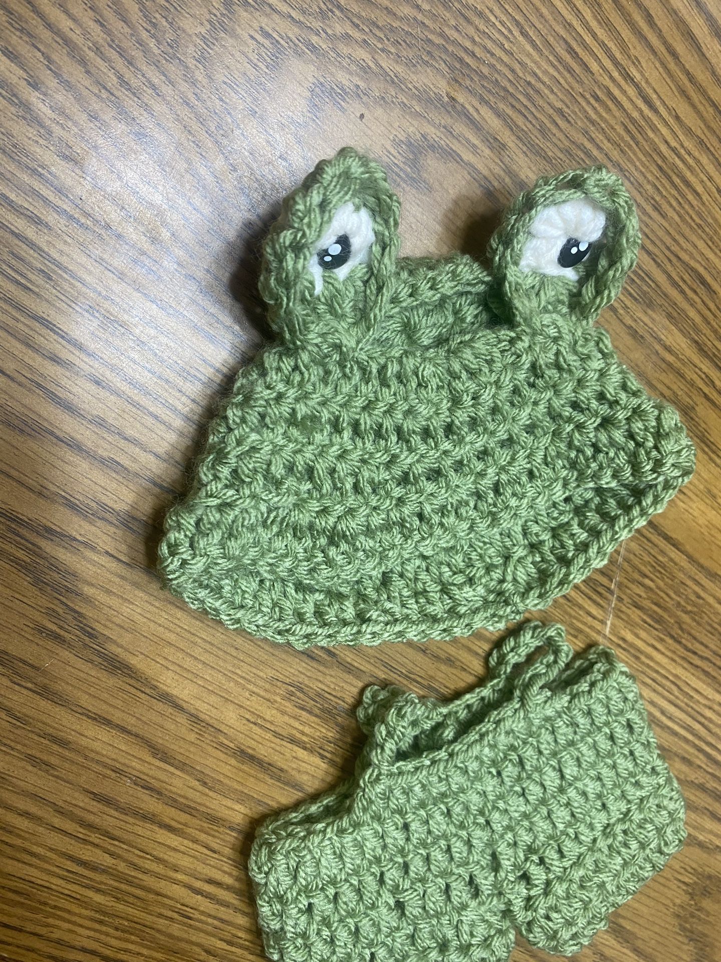 Labubu Outfit Frog