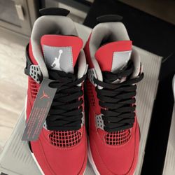 Jordan 4 Toro 