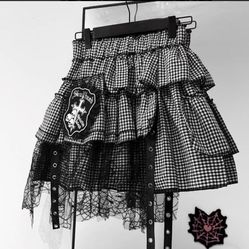 Y2K BLACK AND WHITE SKIRT