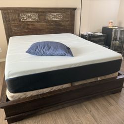 Like-New, Rustic Bedroom Set