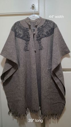 Authentic Mexican 100% wool caped poncho (capa) featuring a traditional Aztec/Mayan calendar-inspired graphic print around the collar