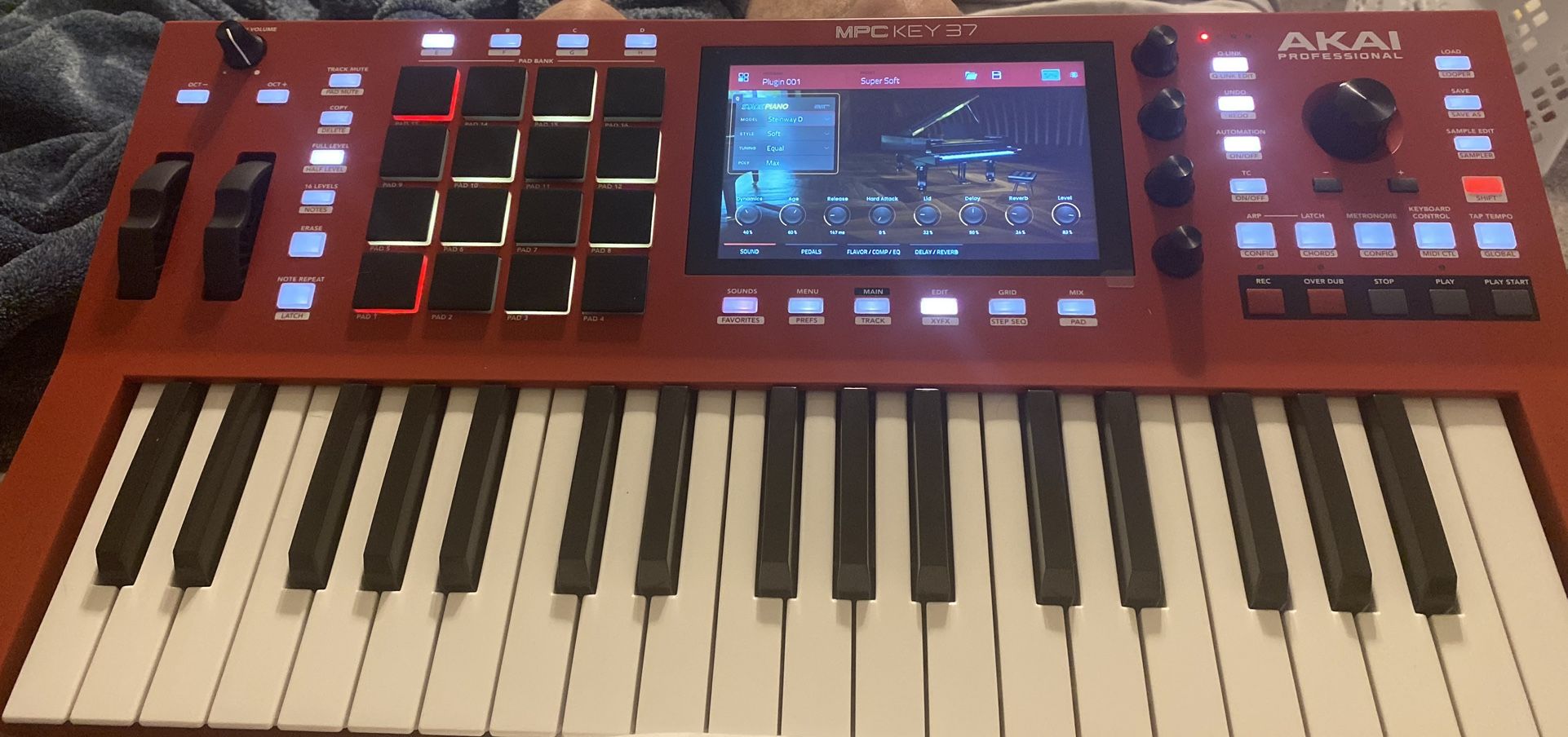 Open Box Akai Key 37 Standalone Mpc