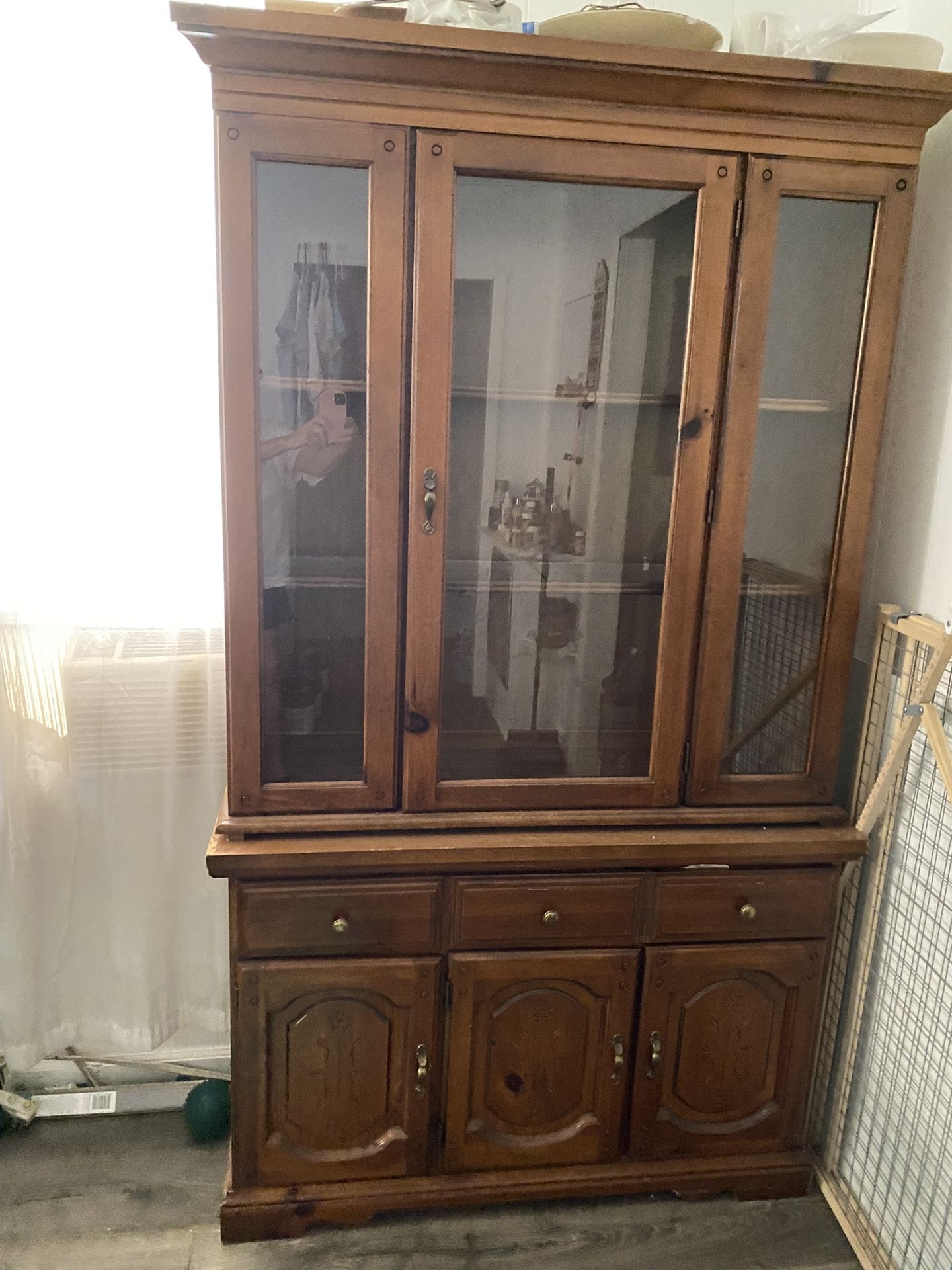 Broyhill China Cabinet MAKE AN OFFER
