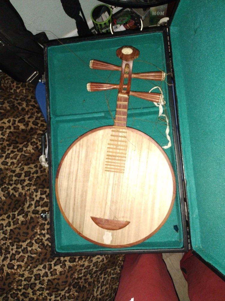 Beautiful Chinese Yueqin /Moon Guitar