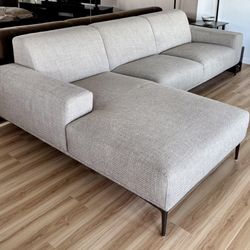 Sectional Couch w/ Chaise / Delivery Available