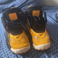 Black And Yellow Nikes Size 8 Men’s