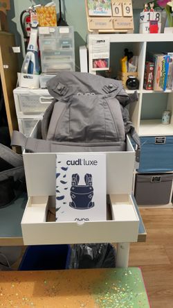 New in Box Nuna cudl luxe carrier with accessories