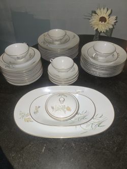 Rosenthal Kronach-Germany Bettina Summer Blossom Ivory Dinnerware Set