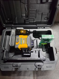 DEWALT 20V 3-Beam 360-Degree 3-Plane Laser Level (Tool Only)