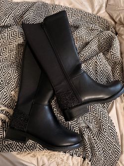 Girl boots size 3