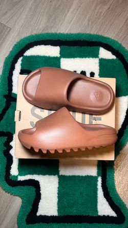 Adidas Yeezy slide “Flax” size 4M