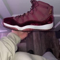 Women’s Jordan 11 Velvet Posted for HALF THE PRICE because of the missing box