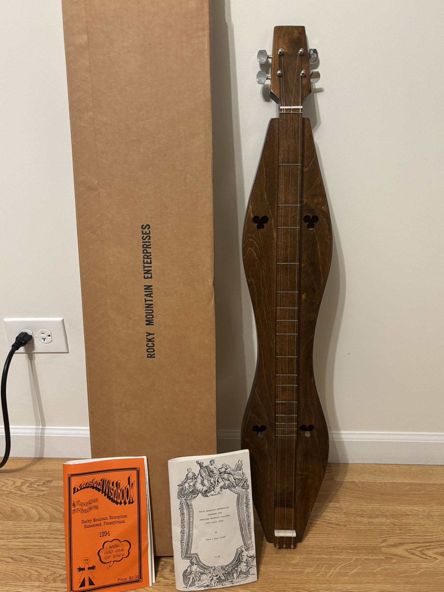 New 1994 Rocky Mountain Enterprises Dulcimer 