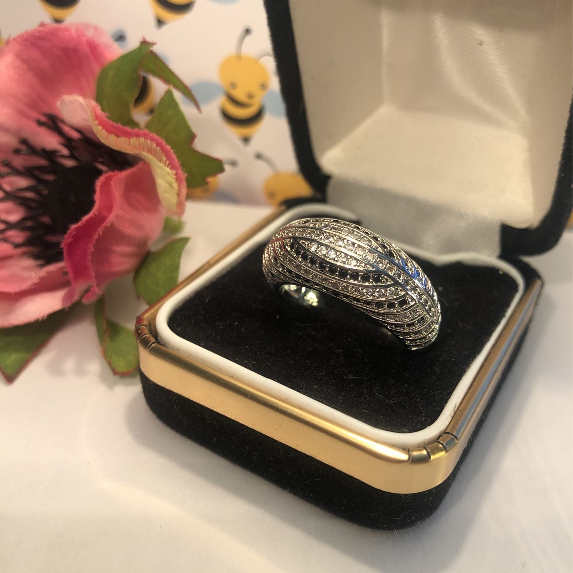 Dome Shaped Band With Chanbel Set Black& white Sapphires On Sterling Silver .925 Stamped Band Sz(7