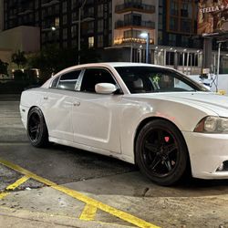2014 Dodge charger runs and drives cold AC daily driver looking for trade for a pick up truck