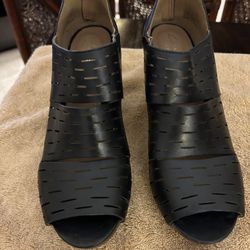 CLARKS ARTISAN  SANDAL- 8 1/2 Med