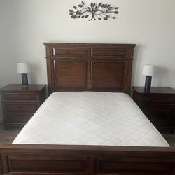 Queen size bed including bed side tables and lamps.