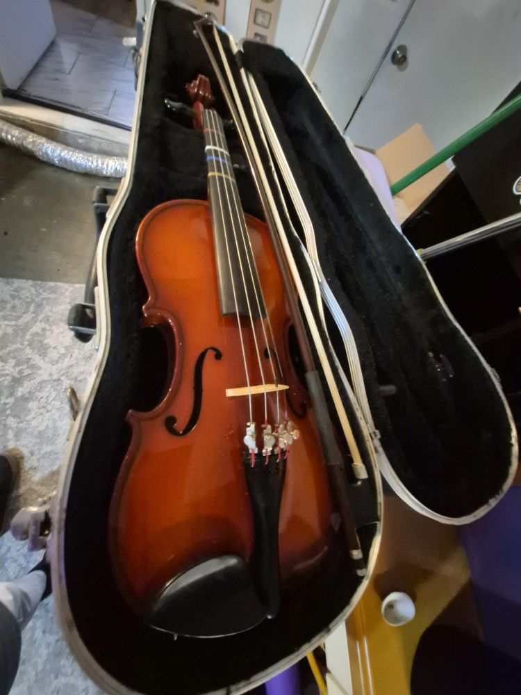 Yamaha AV5-SKU 4/4 Size Student Violin Outfit
Write review
Item ID: YAV544O