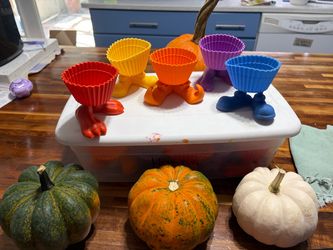 Silicone Cupcake Holders with Monster Feet Stands