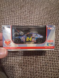 Reveal collection Jeff Gordon 1:64 metal die-cast #24 Dupont race car